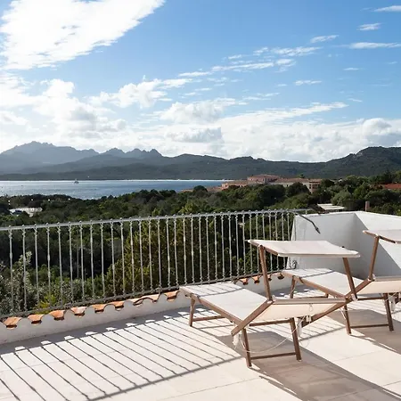 卡普里乔利公寓 4* 切尔沃港